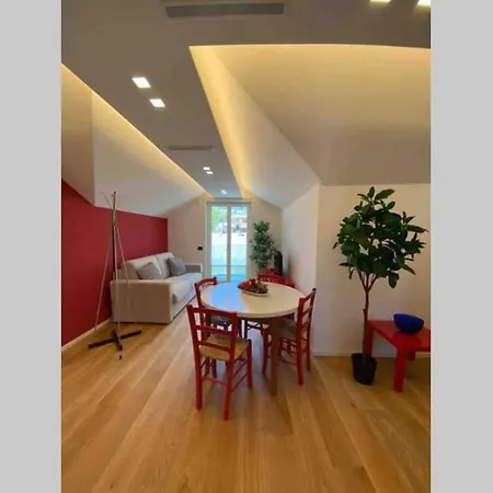 Attico Con Balcone A Pochi Metri Dalla Spiaggia