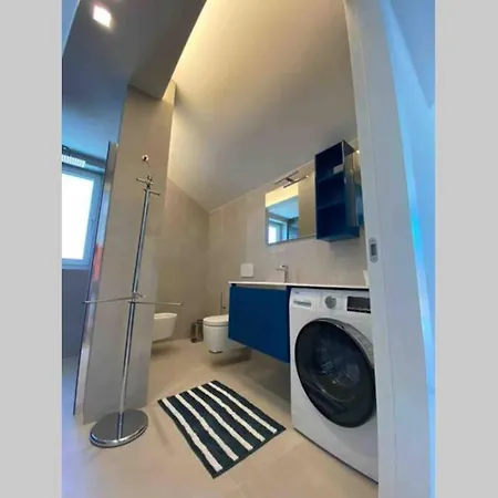 Attico Con Balcone A Pochi Metri Dalla Spiaggia *